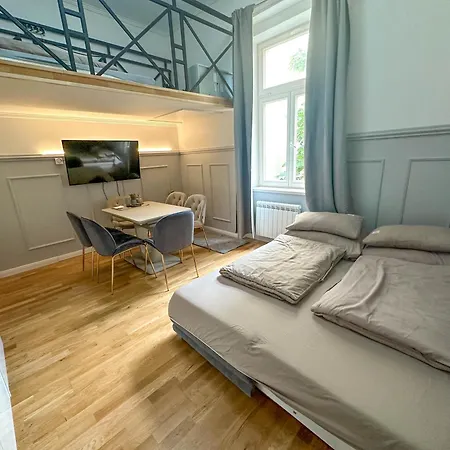 Апартаменты Elegant Near Main Station & Wenceslas Sq