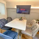 Διαμέρισμα Elegant Near Main Station & Wenceslas Sq