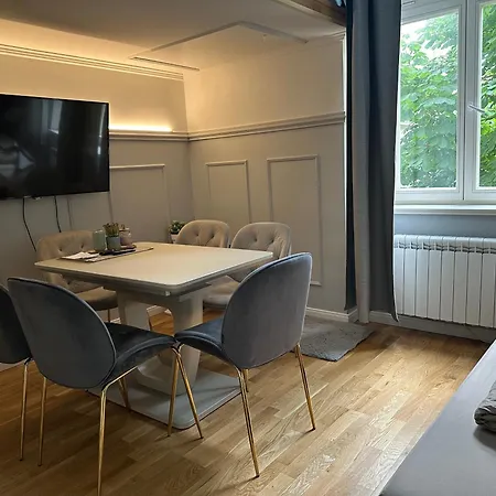 Elegant Near Main Station & Wenceslas Sq Apartment *
