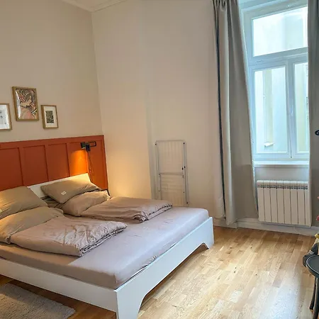 Elegant Near Main Station & Wenceslas Sq Apartment