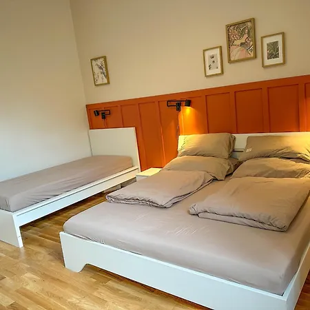 Elegant Near Main Station & Wenceslas Sq Apartment *