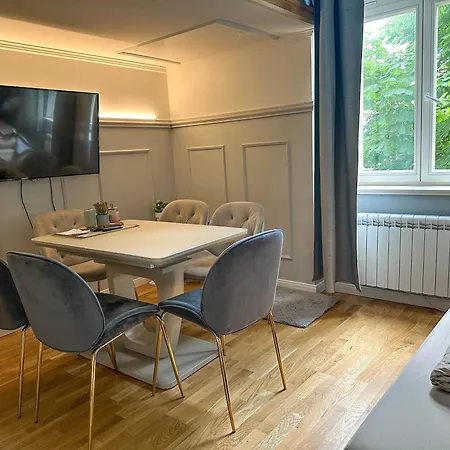 Elegant Near Main Station & Wenceslas Sq Apartment