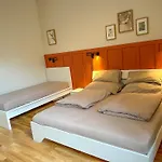 Elegant Near Main Station & Wenceslas Sq Daire *